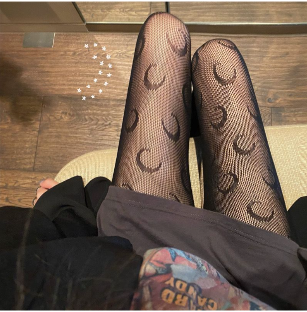 đ Womenâs Black Moon Pattern Fishnet Stockings â Stretchable Fashion Pantyhose
